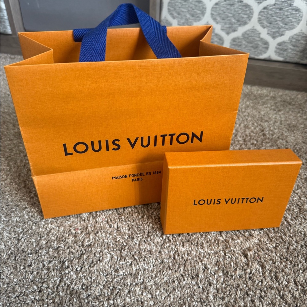 LV Aerogram Key Holder and Bag Charm NEW - Picture 14 of 14